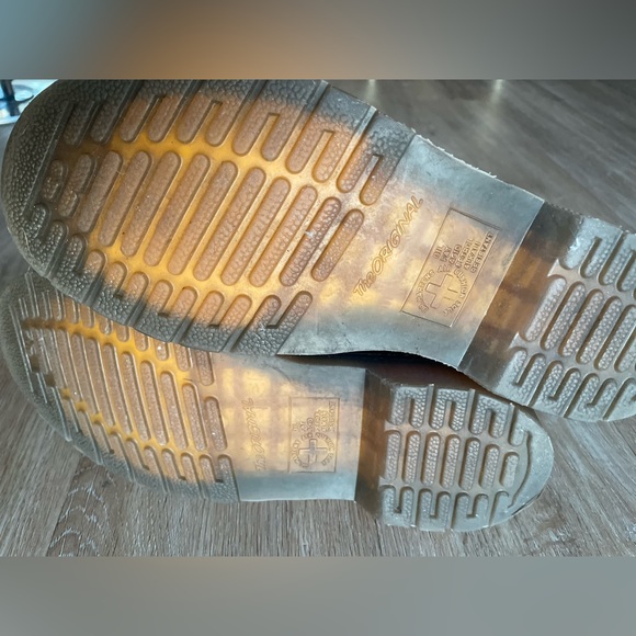 Dr. Martens “the original” Women’s Combat Boots size 7 - Picture 14 of 15